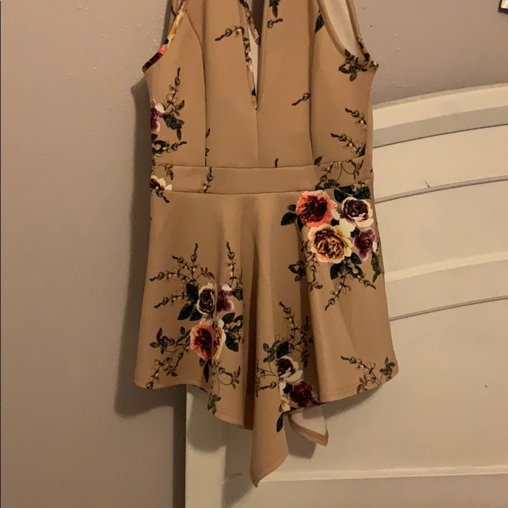 Romper - Picture 2 of 4